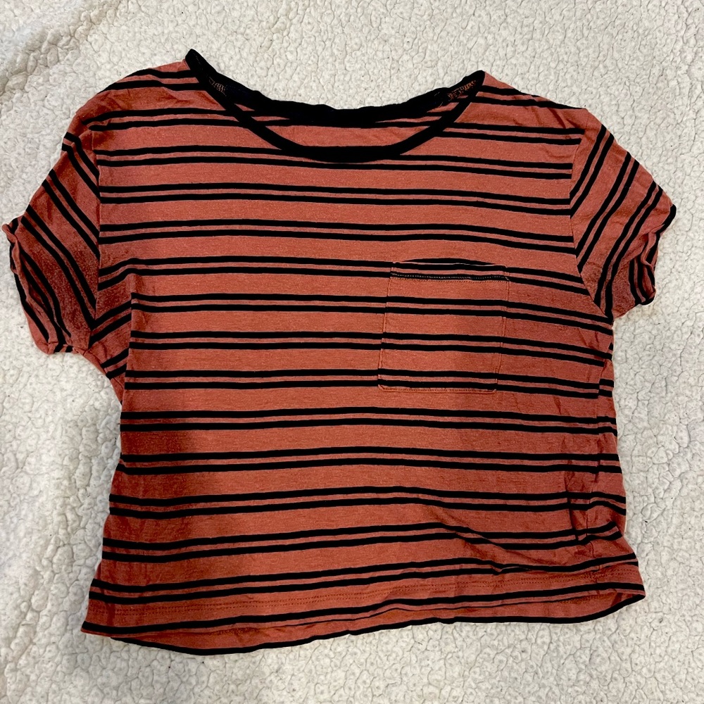 Crop top t-shirt. Size Small.